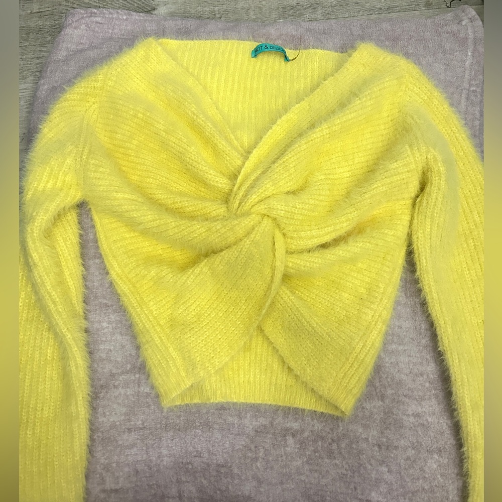 • yellow long sleeve crop top